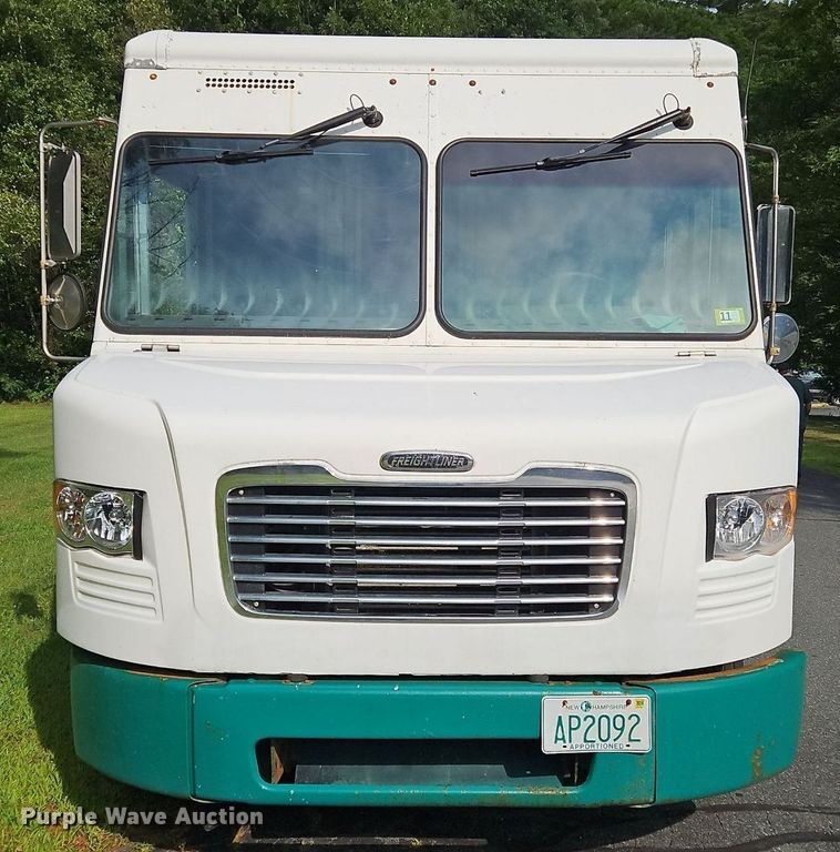 image for item OJ9787 2010 Freightliner  MT45 delivery truck