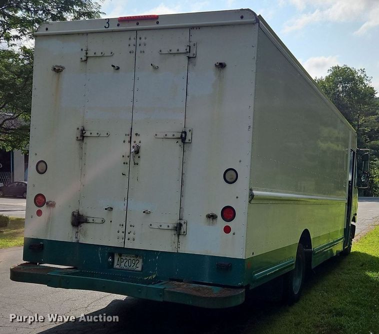 image for item OJ9787 2010 Freightliner  MT45 delivery truck