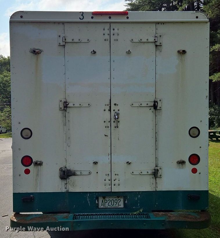 image for item OJ9787 2010 Freightliner  MT45 delivery truck