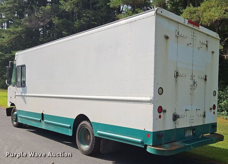 image for item OJ9787 2010 Freightliner  MT45 delivery truck