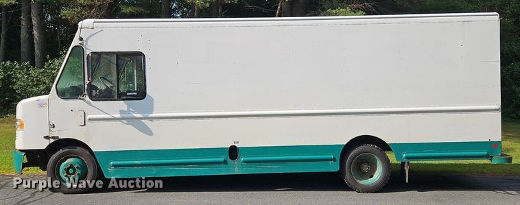 image for item OJ9787 2010 Freightliner  MT45 delivery truck