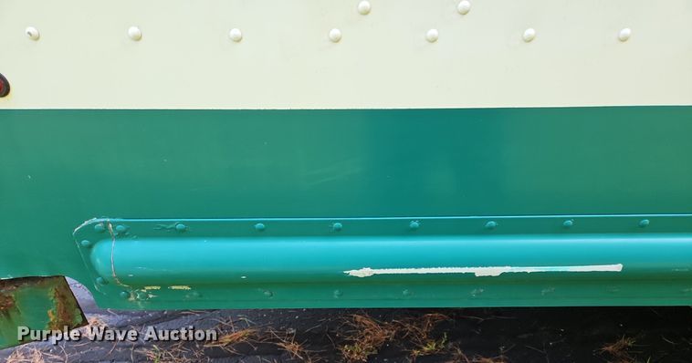 image for item OJ9787 2010 Freightliner  MT45 delivery truck