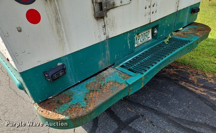 image for item OJ9787 2010 Freightliner  MT45 delivery truck