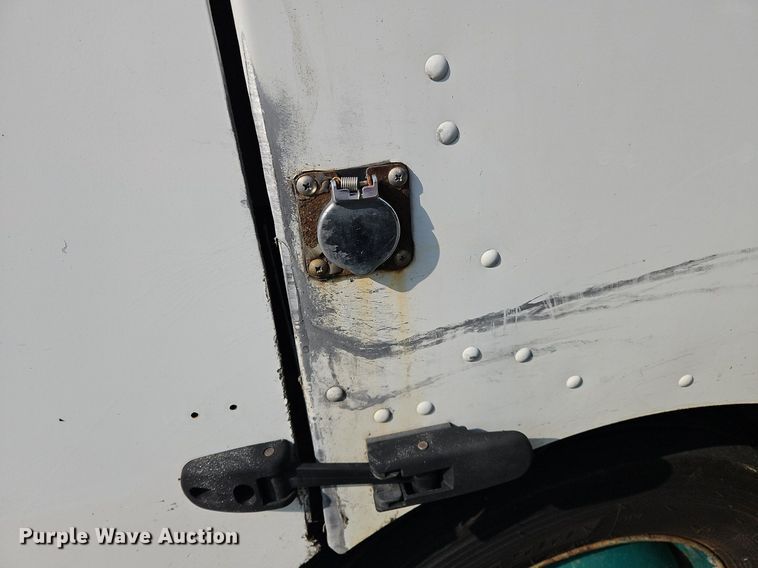 image for item OJ9787 2010 Freightliner  MT45 delivery truck