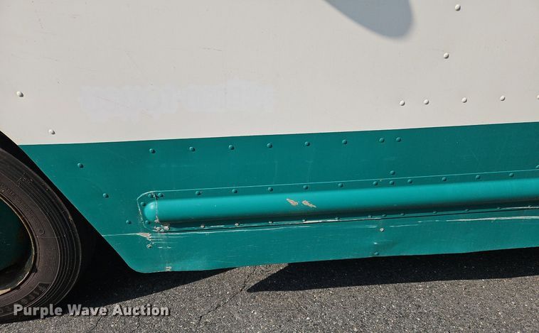 image for item OJ9787 2010 Freightliner  MT45 delivery truck