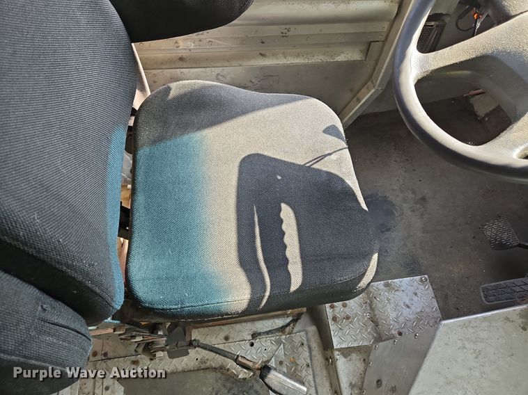 image for item OJ9787 2010 Freightliner  MT45 delivery truck