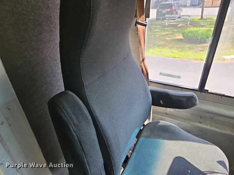 image for item OJ9787 2010 Freightliner  MT45 delivery truck