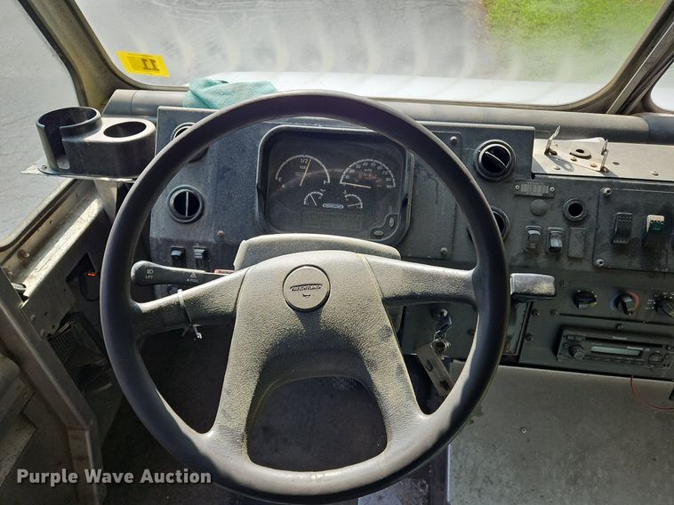 image for item OJ9787 2010 Freightliner  MT45 delivery truck