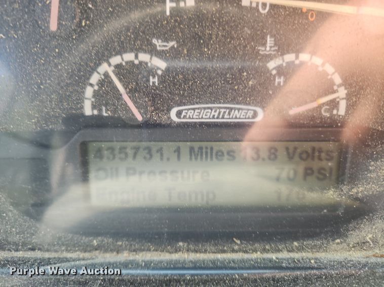 image for item OJ9787 2010 Freightliner  MT45 delivery truck