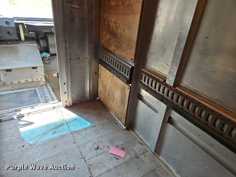 image for item OJ9787 2010 Freightliner  MT45 delivery truck