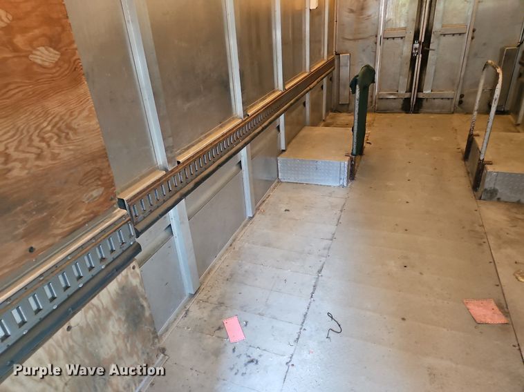 image for item OJ9787 2010 Freightliner  MT45 delivery truck