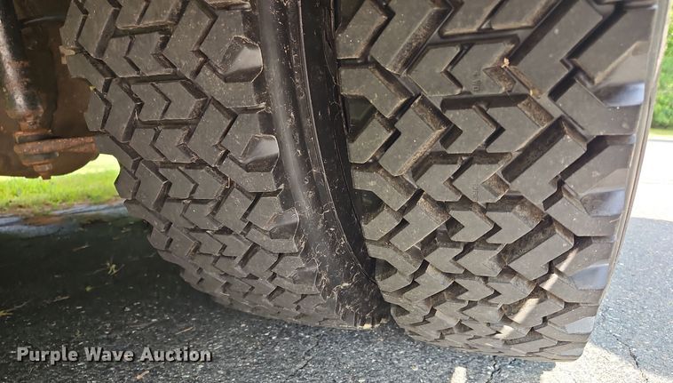 image for item OJ9787 2010 Freightliner  MT45 delivery truck