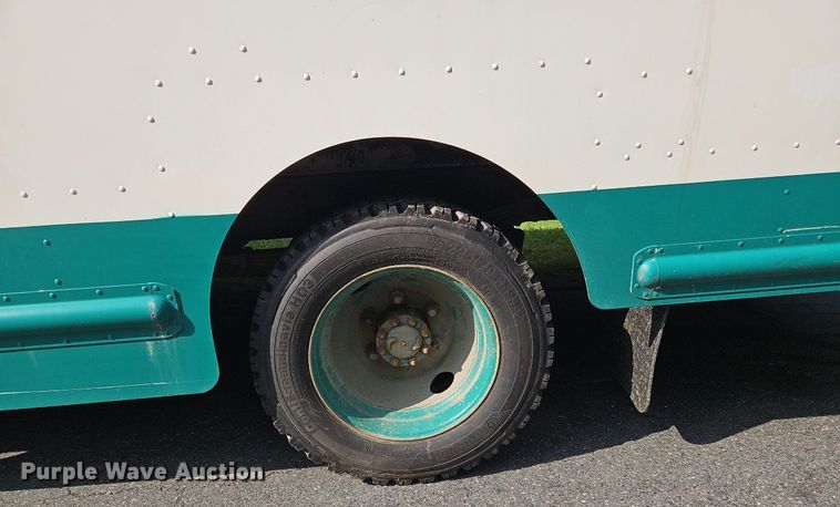 image for item OJ9787 2010 Freightliner  MT45 delivery truck