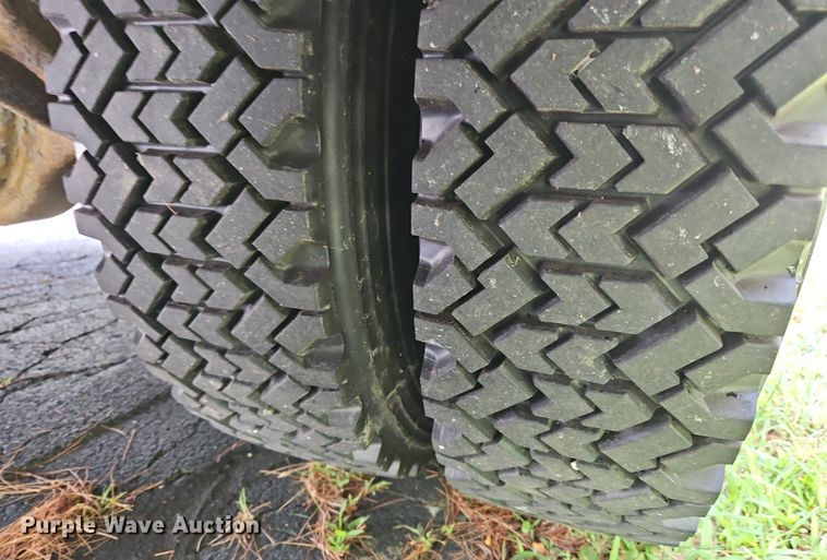 image for item OJ9787 2010 Freightliner  MT45 delivery truck