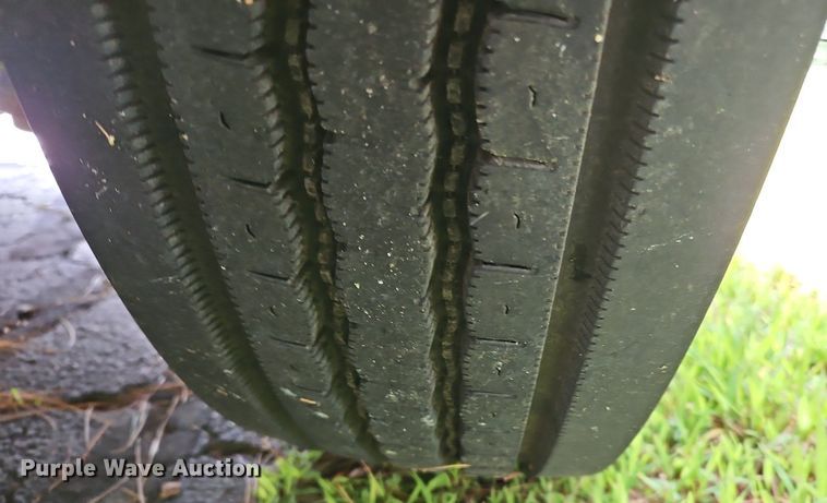 image for item OJ9787 2010 Freightliner  MT45 delivery truck