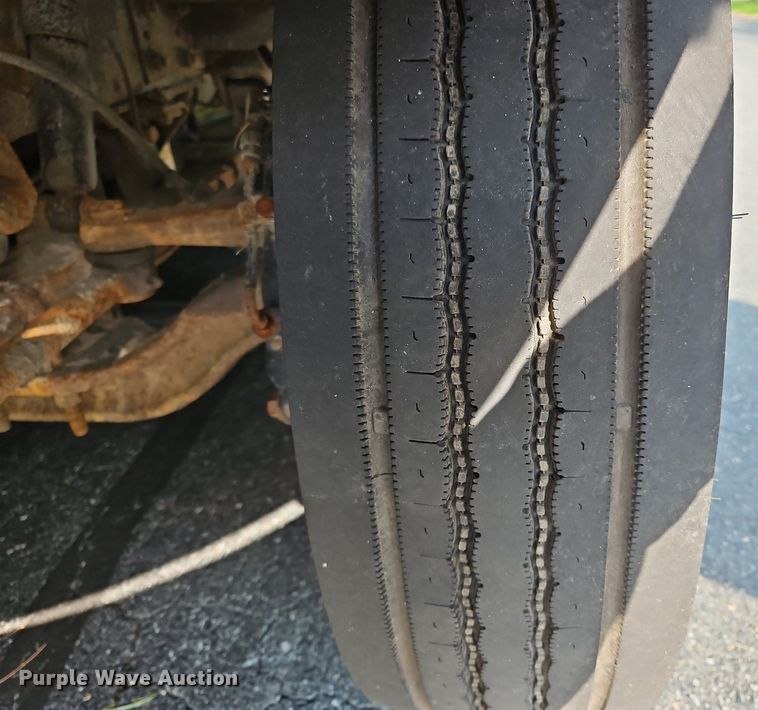 image for item OJ9787 2010 Freightliner  MT45 delivery truck