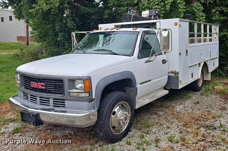 image for item OJ9788 2002 GMC Sierra 3500 Heavy D utility bed pickup truck