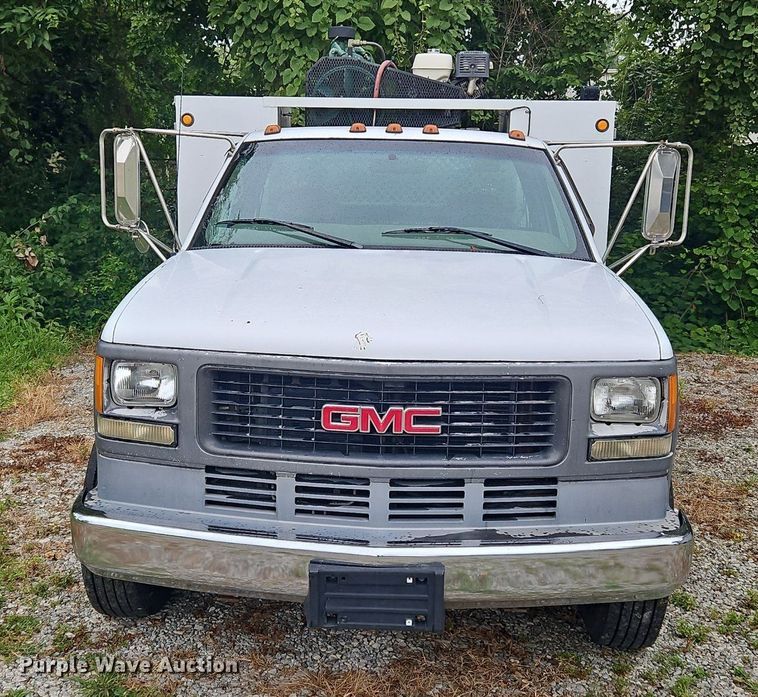 image for item OJ9788 2002 GMC Sierra 3500 Heavy D utility bed pickup truck