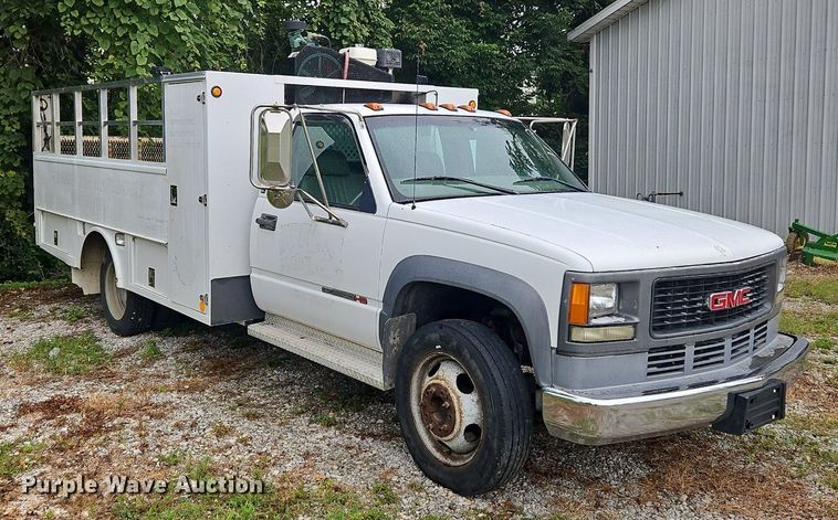 image for item OJ9788 2002 GMC Sierra 3500 Heavy D utility bed pickup truck