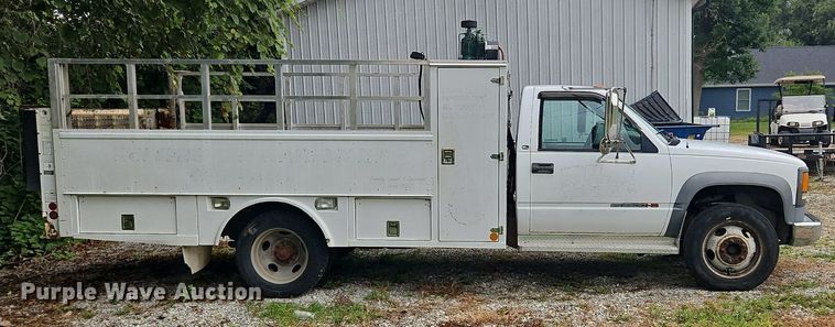 image for item OJ9788 2002 GMC Sierra 3500 Heavy D utility bed pickup truck