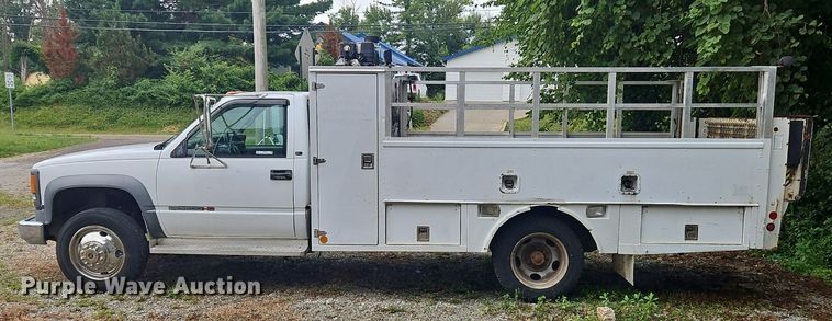 image for item OJ9788 2002 GMC Sierra 3500 Heavy D utility bed pickup truck