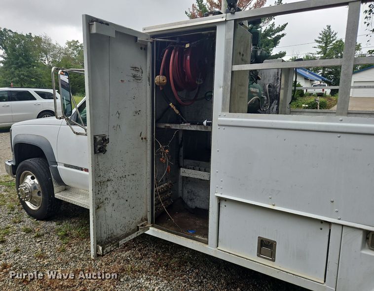 image for item OJ9788 2002 GMC Sierra 3500 Heavy D utility bed pickup truck