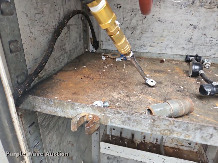 image for item OJ9788 2002 GMC Sierra 3500 Heavy D utility bed pickup truck