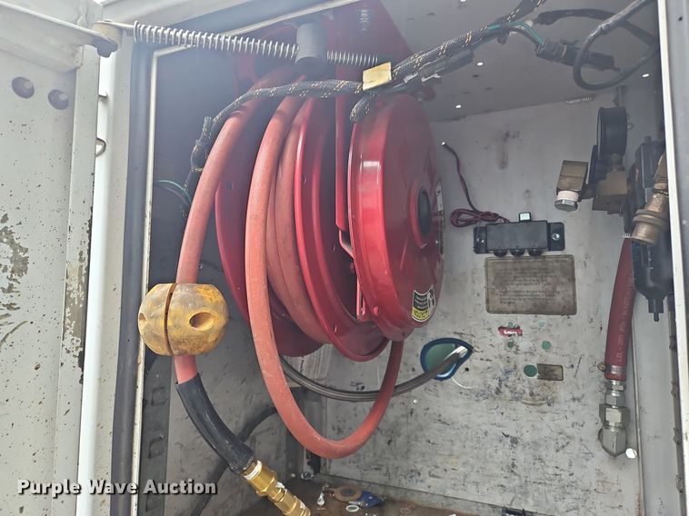 image for item OJ9788 2002 GMC Sierra 3500 Heavy D utility bed pickup truck