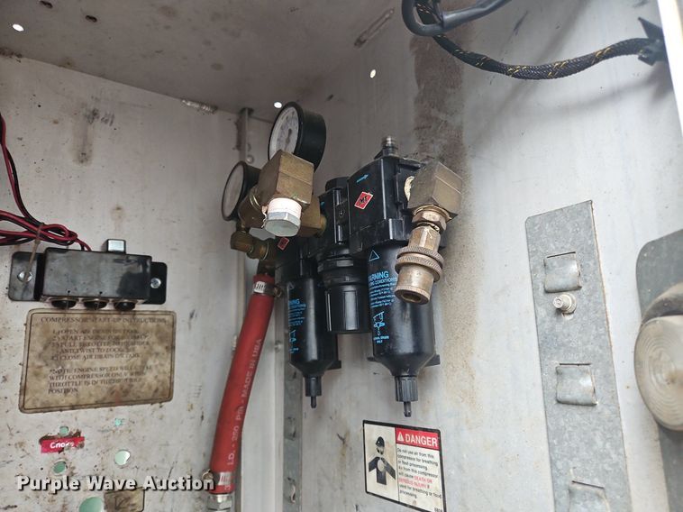 image for item OJ9788 2002 GMC Sierra 3500 Heavy D utility bed pickup truck