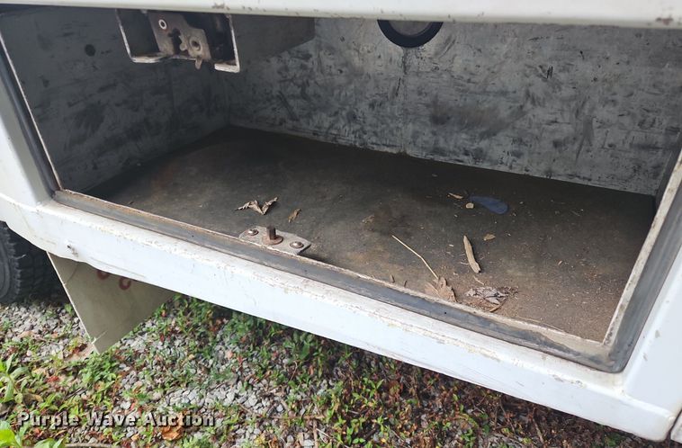 image for item OJ9788 2002 GMC Sierra 3500 Heavy D utility bed pickup truck