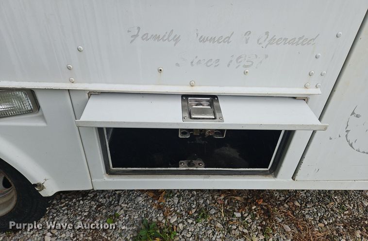 image for item OJ9788 2002 GMC Sierra 3500 Heavy D utility bed pickup truck