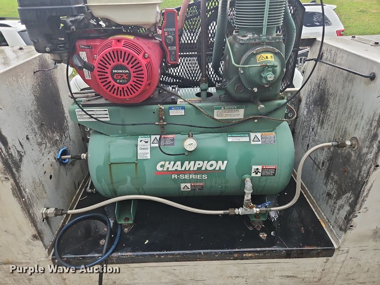 image for item OJ9788 2002 GMC Sierra 3500 Heavy D utility bed pickup truck