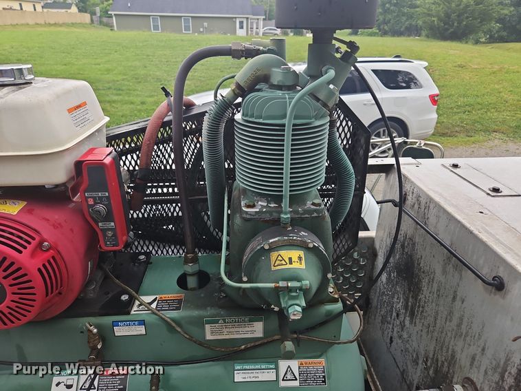 image for item OJ9788 2002 GMC Sierra 3500 Heavy D utility bed pickup truck