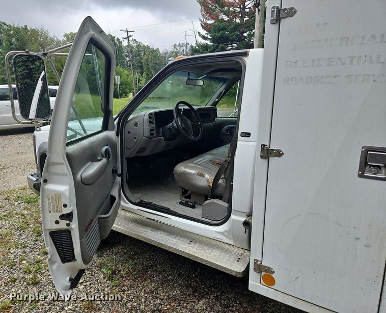 image for item OJ9788 2002 GMC Sierra 3500 Heavy D utility bed pickup truck