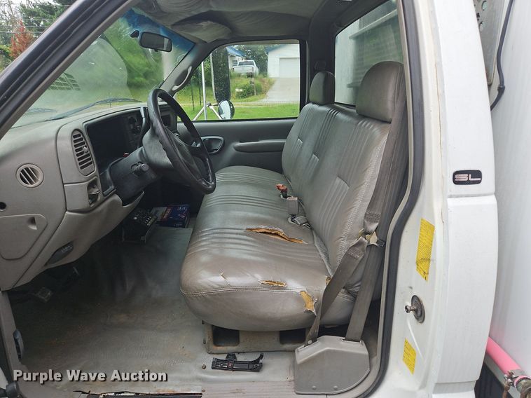 image for item OJ9788 2002 GMC Sierra 3500 Heavy D utility bed pickup truck