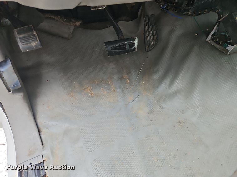 image for item OJ9788 2002 GMC Sierra 3500 Heavy D utility bed pickup truck