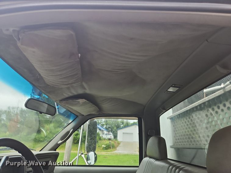 image for item OJ9788 2002 GMC Sierra 3500 Heavy D utility bed pickup truck