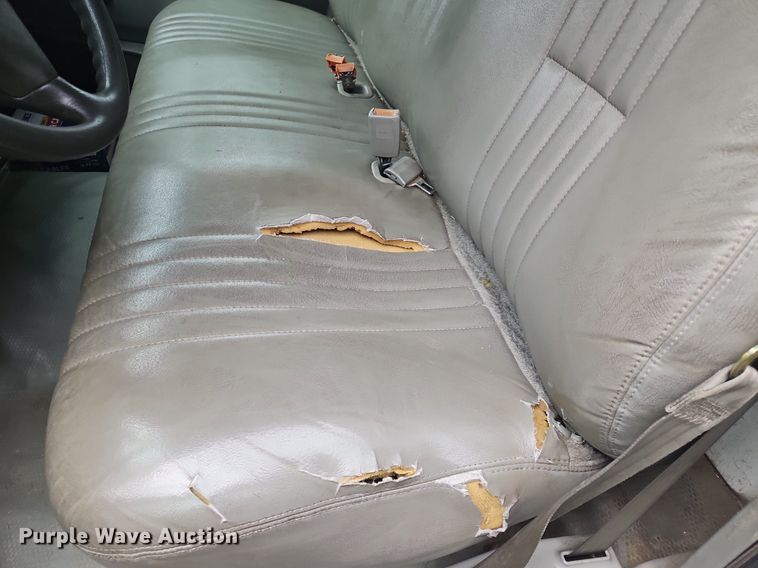 image for item OJ9788 2002 GMC Sierra 3500 Heavy D utility bed pickup truck