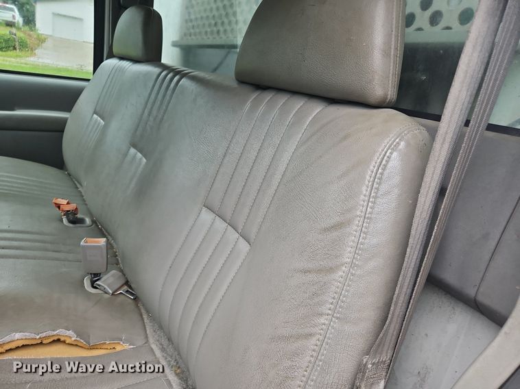 image for item OJ9788 2002 GMC Sierra 3500 Heavy D utility bed pickup truck