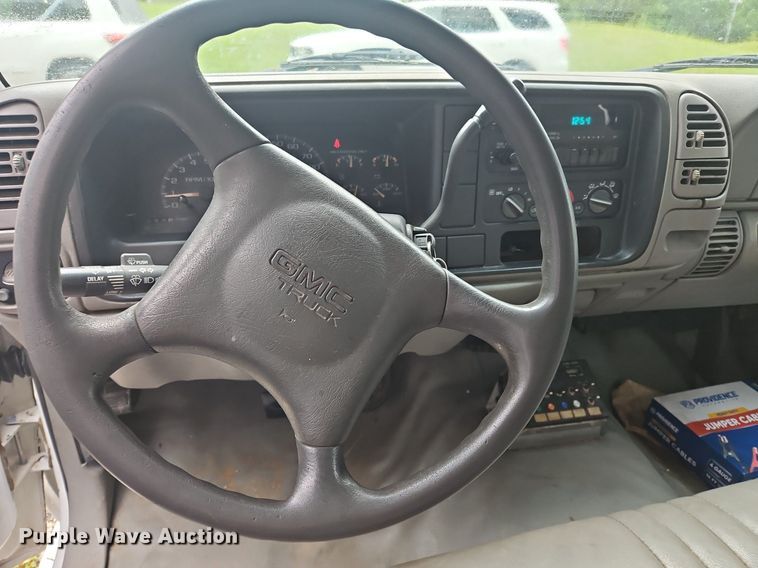 image for item OJ9788 2002 GMC Sierra 3500 Heavy D utility bed pickup truck