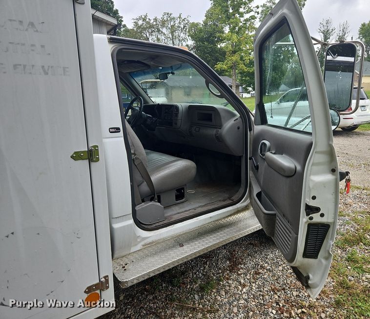 image for item OJ9788 2002 GMC Sierra 3500 Heavy D utility bed pickup truck