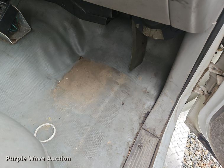 image for item OJ9788 2002 GMC Sierra 3500 Heavy D utility bed pickup truck