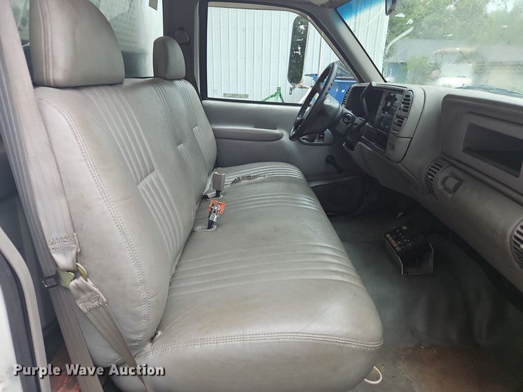 image for item OJ9788 2002 GMC Sierra 3500 Heavy D utility bed pickup truck