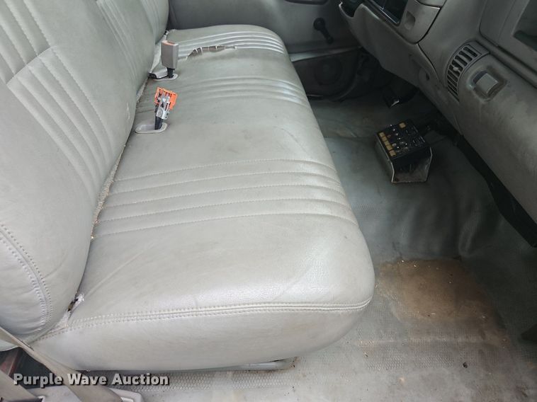 image for item OJ9788 2002 GMC Sierra 3500 Heavy D utility bed pickup truck