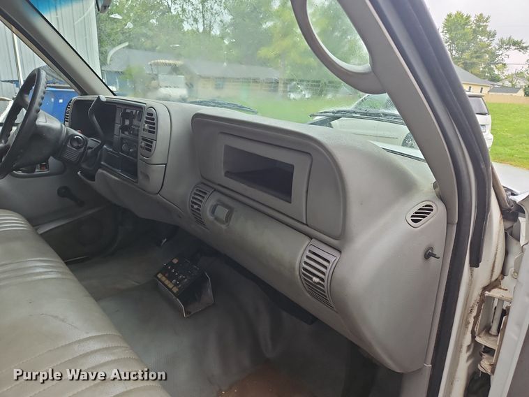 image for item OJ9788 2002 GMC Sierra 3500 Heavy D utility bed pickup truck