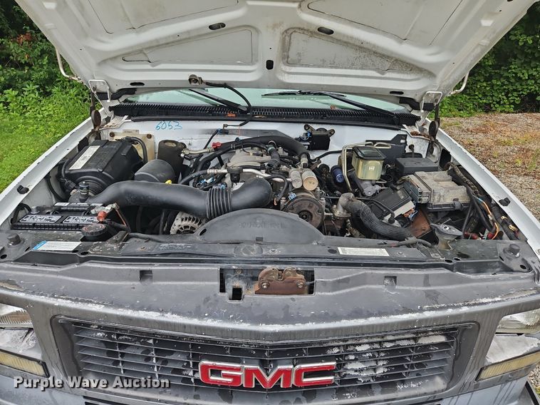 image for item OJ9788 2002 GMC Sierra 3500 Heavy D utility bed pickup truck