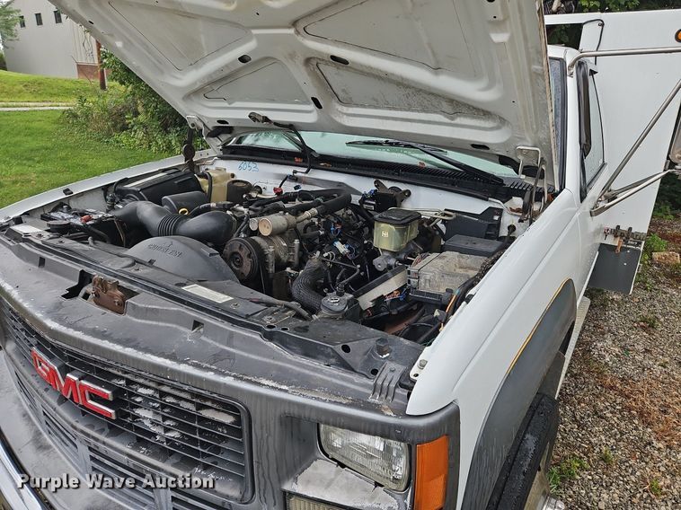 image for item OJ9788 2002 GMC Sierra 3500 Heavy D utility bed pickup truck