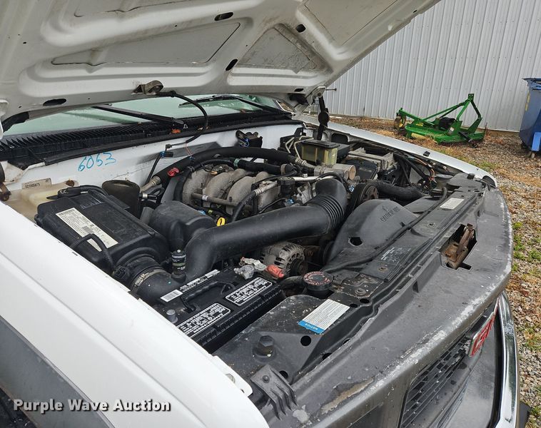 image for item OJ9788 2002 GMC Sierra 3500 Heavy D utility bed pickup truck