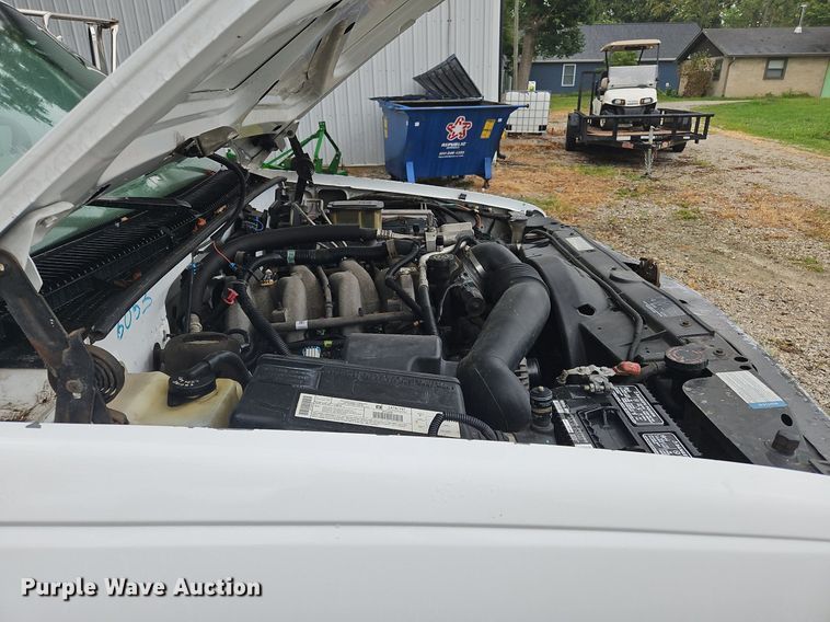 image for item OJ9788 2002 GMC Sierra 3500 Heavy D utility bed pickup truck