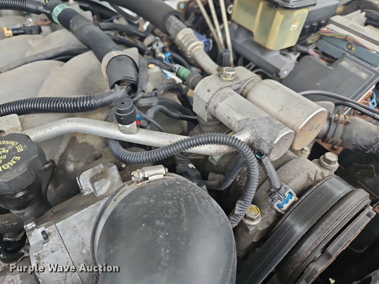 image for item OJ9788 2002 GMC Sierra 3500 Heavy D utility bed pickup truck